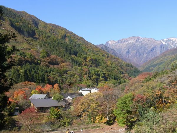 【虹の谷】谷川温泉　
おおよそ紅葉が見頃です。